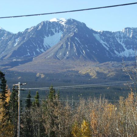 Parkside Inn Haines Junction Exteriör bild
