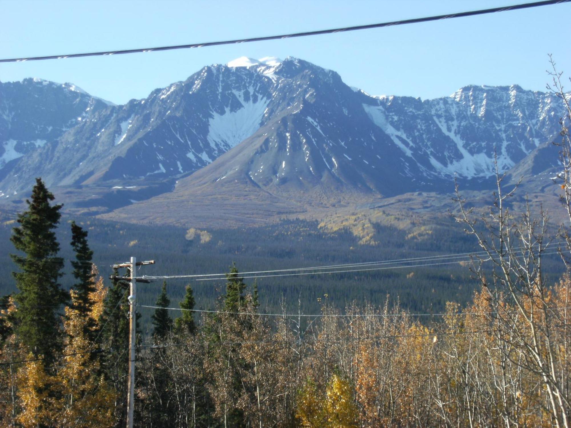 Parkside Inn Haines Junction Exteriör bild