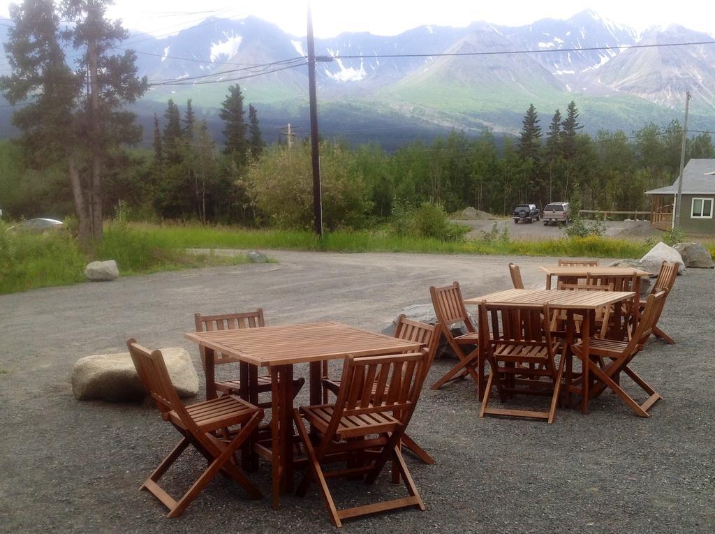 Parkside Inn Haines Junction Exteriör bild