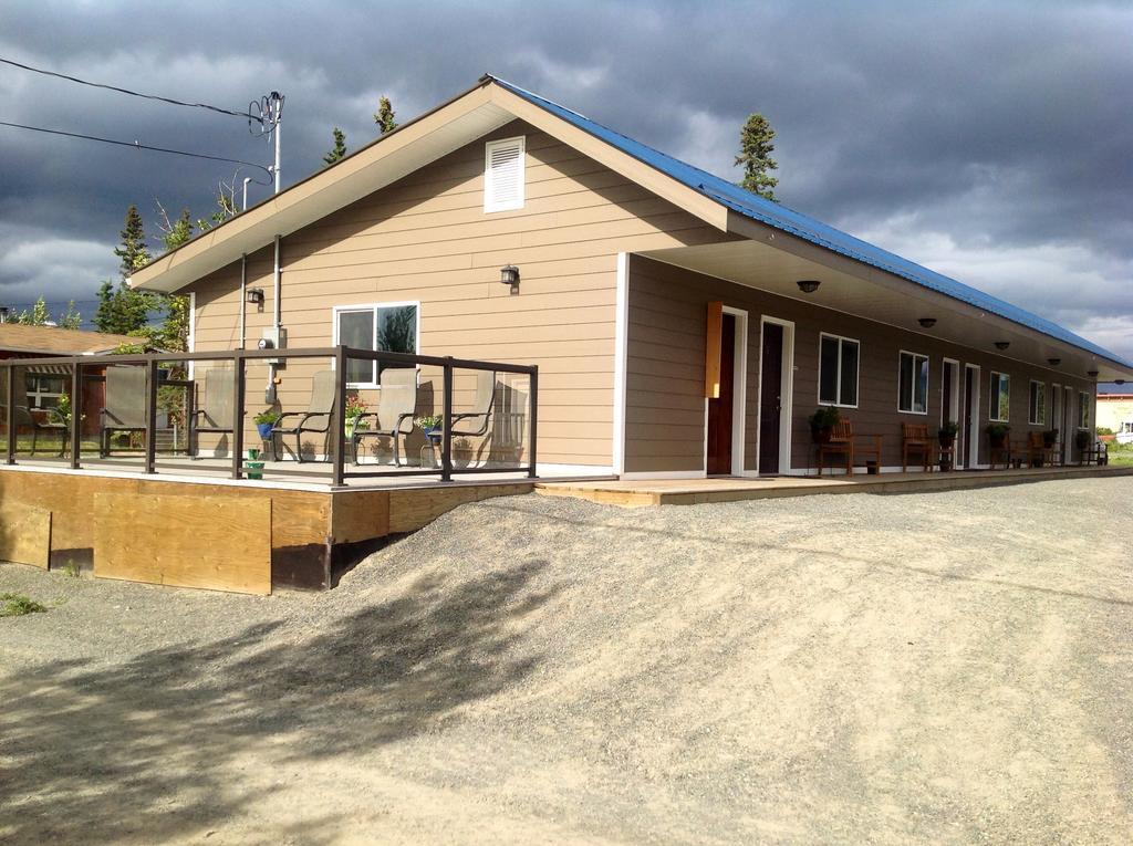Parkside Inn Haines Junction Exteriör bild