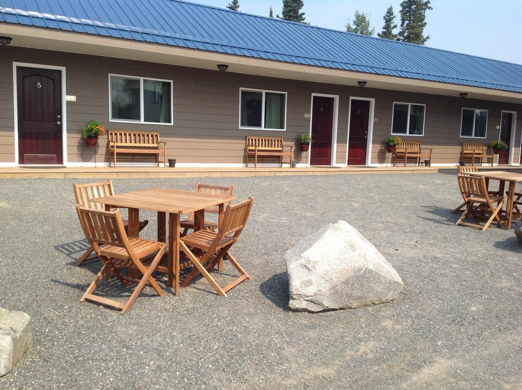 Parkside Inn Haines Junction Exteriör bild